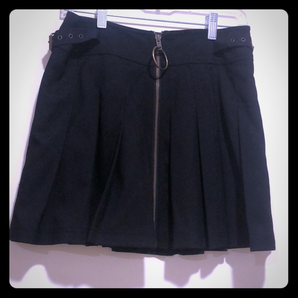 Betsy Johnson woven pleated zip up Skirt